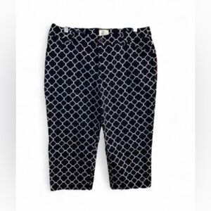 St. John's Bay Women's Navy & White Geometric Pattern Capri Crop Pants Size 12